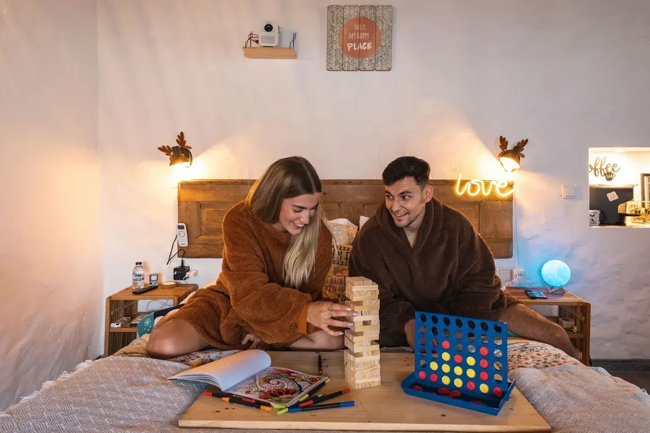 Games and cosy bedroom corner at Alentejo Zen BnB